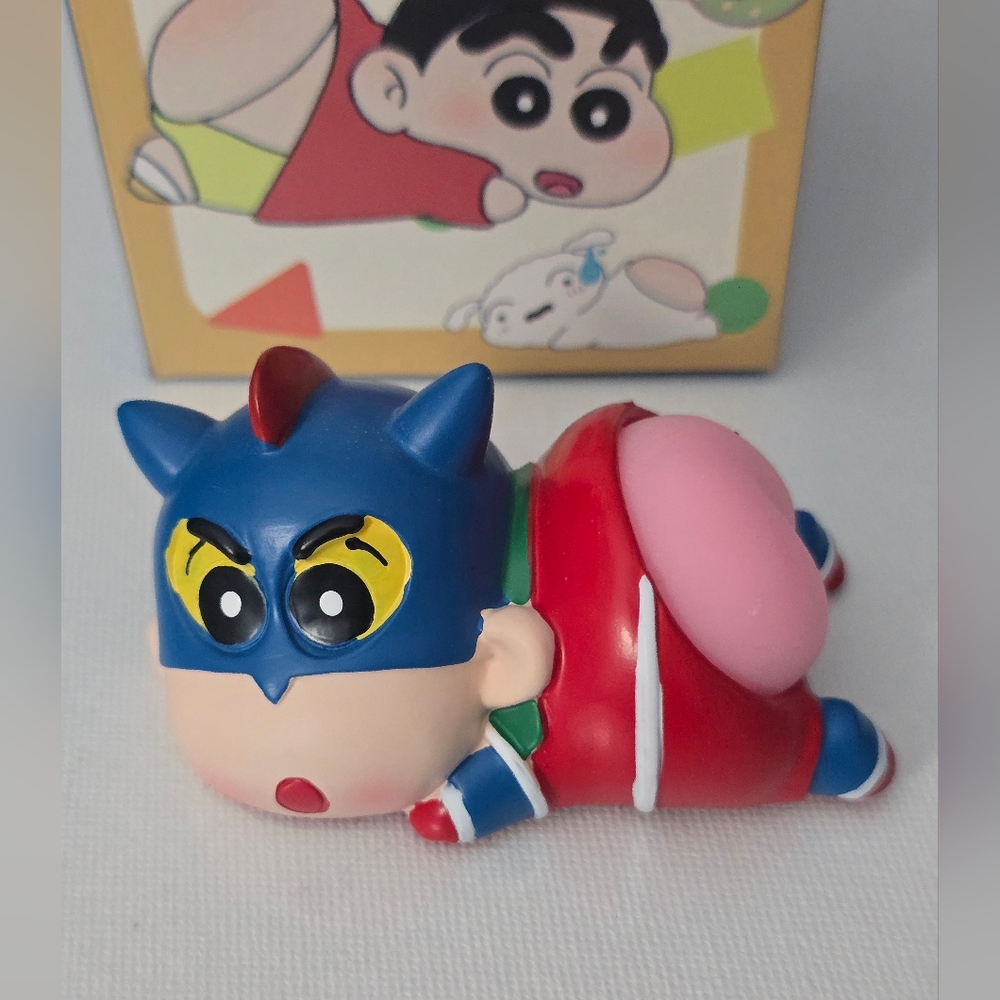 Shin-Chan Xiao Xin Pipi Lamp Series Light-up Figure  "Action Kamen"